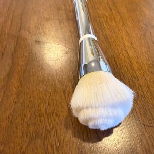 It Cosmetics HEAVENLY SKIN FULL COVERAGE FOUNDATION BRUSH #703